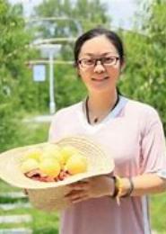 带着空间的水果女王